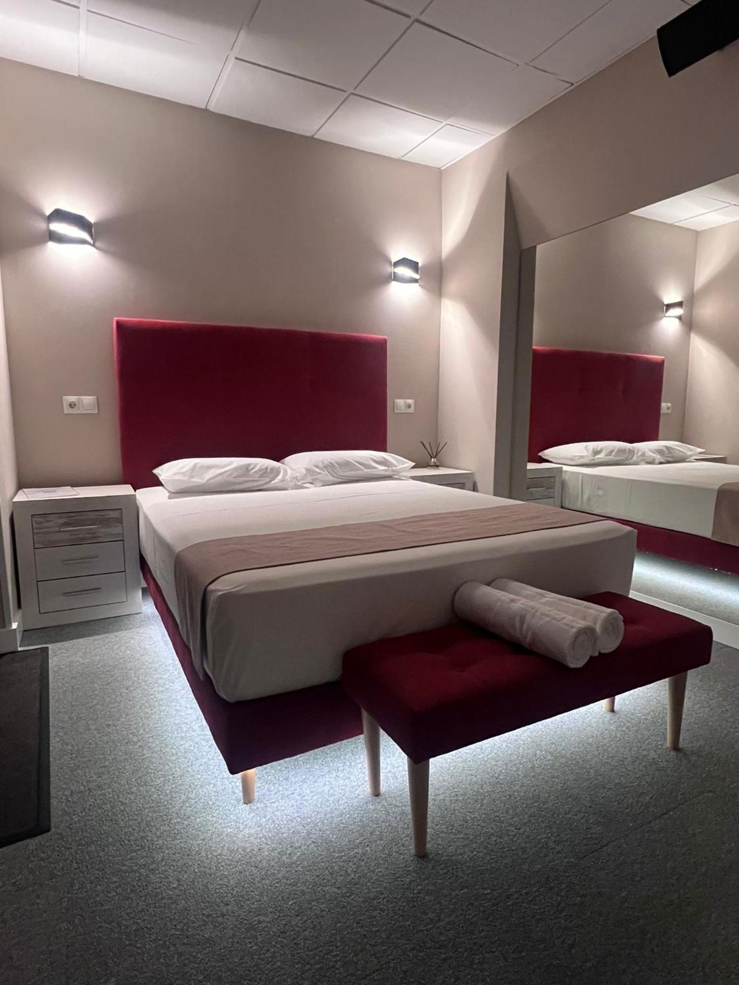Rooms Luxury มาดริด ภายนอก รูปภาพ